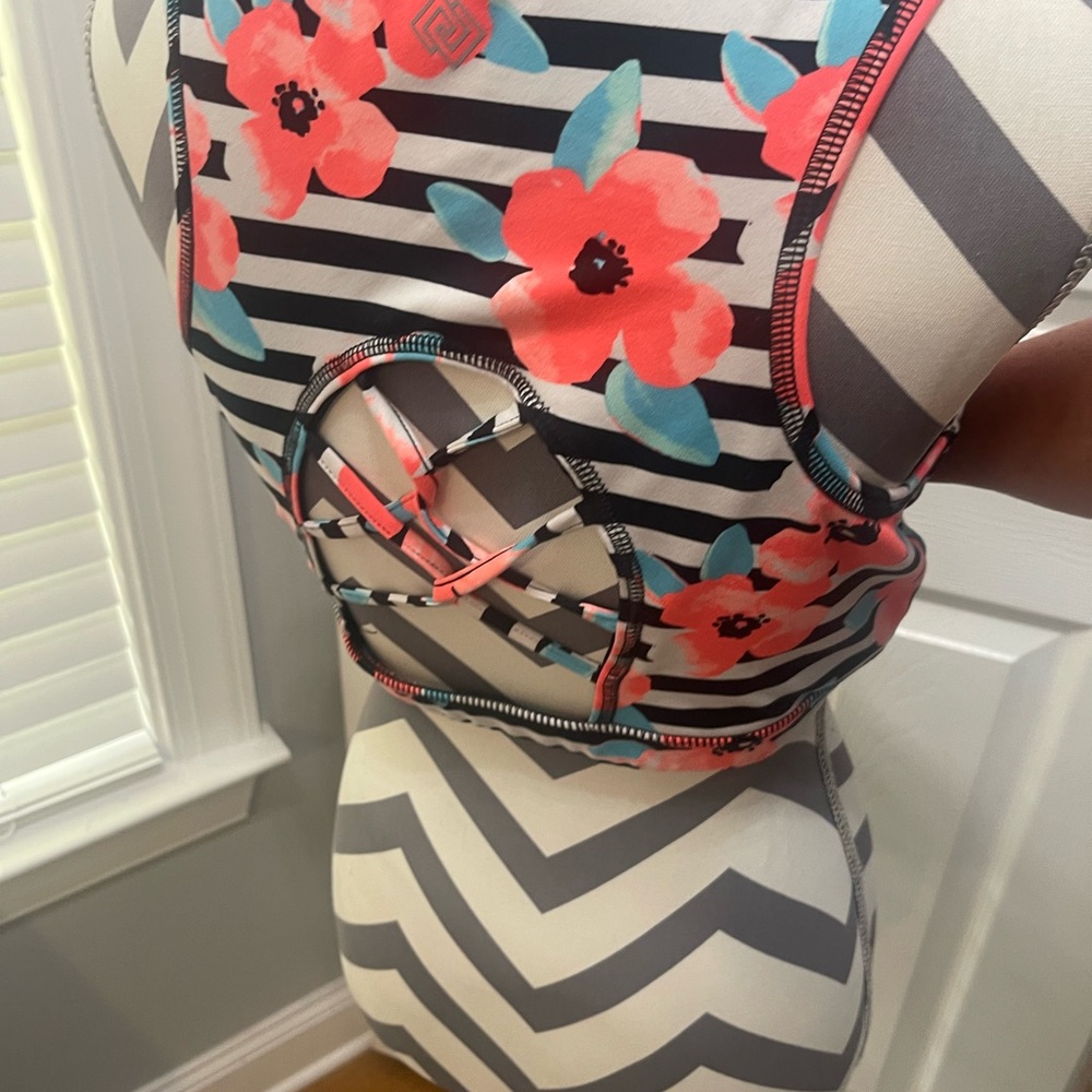 ZELOS Floral Striped Sports Bra - Black, White, Pink, Blue - Picture 3 of 13